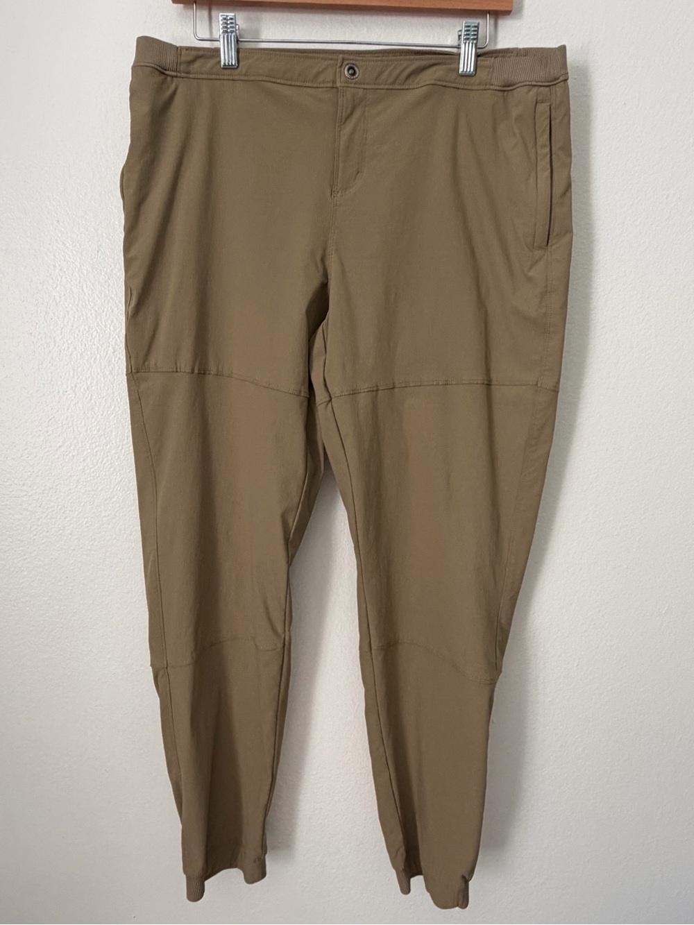 L.L. Bean Jogger Pants Womens Size L Tan Tek Hiking Loden Travel Stretch